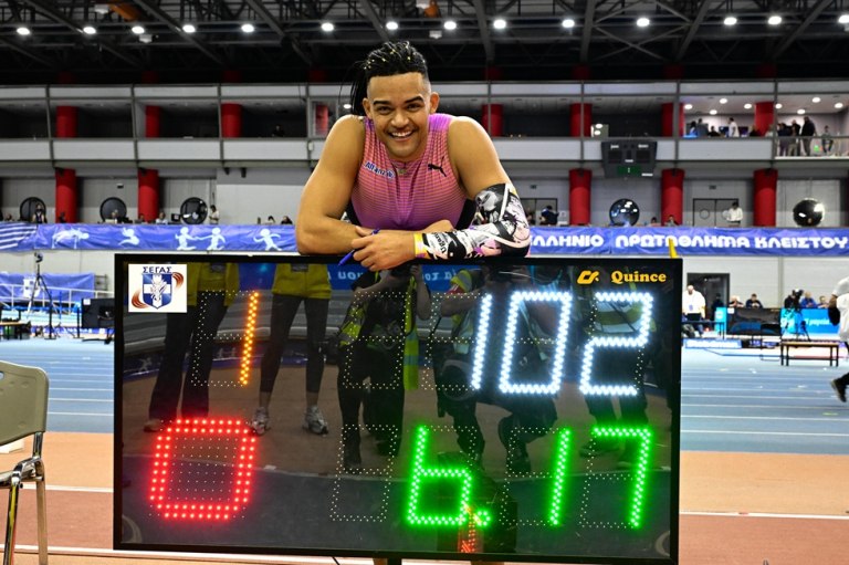 Ο Εμμανουήλ Καραλής, η αγκαλιά με τον πατέρα του, ο Ντουμπλάντις και η κλήση του Μπούμπκα (pic, vids)