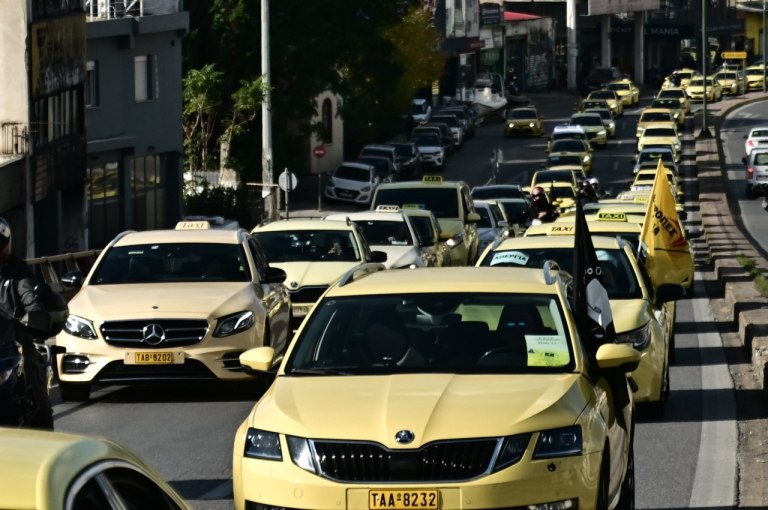 Σε απεργία διαρκείας οι οδηγοί ταξί σε όλη τη χώρα από την Τρίτη 17 Μαρτίου