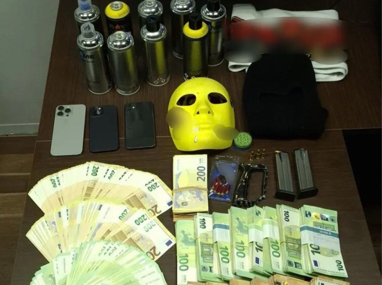 Πέντε συλλήψεις για οπαδικό επεισόδιο στον Άγιο Δημήτριο τον περασμένο Δεκέμβριο  Βρέθηκαν σφαίρες και 300.000 ευρώ