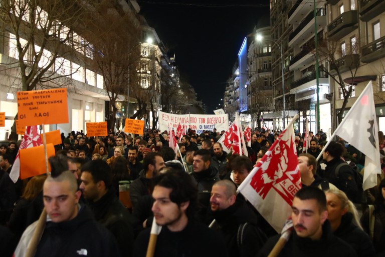Αντιπολεμική διαδήλωση στη Θεσσαλονίκη  Φώναξαν συνθήματα κατά ΝΑΤΟ, ΗΠΑ και Ισραήλ