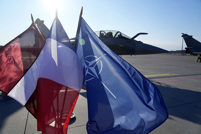 WSJ: Η Ευρώπη επιταχύνει το