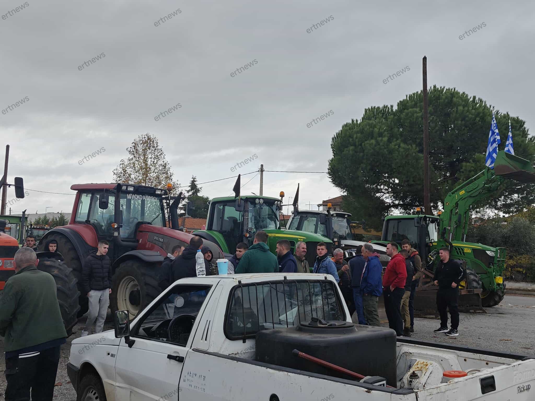 Μαζική έξοδος τρακτέρ προς