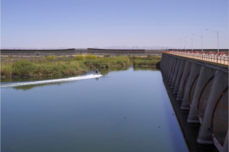 Ο Τραμπ απειλεί με επιπλέον