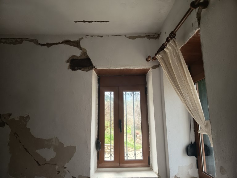 Σεισμός 5,3 Ρίχτερ: Ζημιές και δεκάδες μετασεισμοί σε χωριά των Ιωαννίνων και της Θεσπρωτίας  Δείτε φωτογραφίες