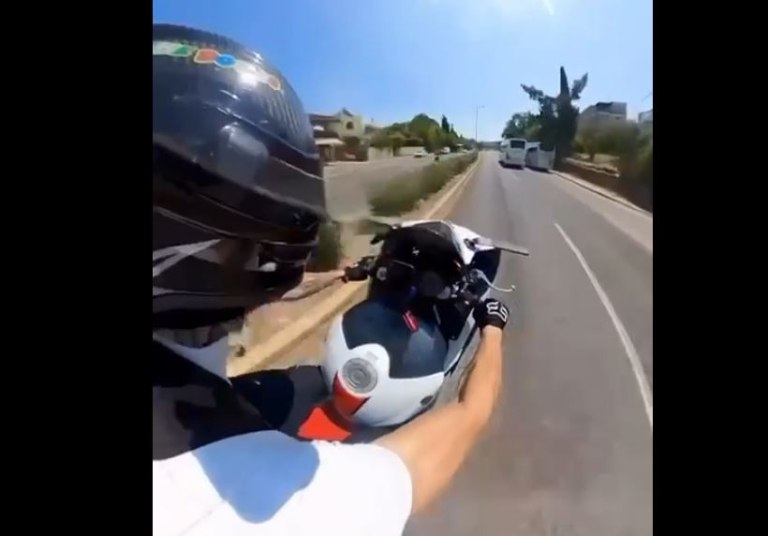 Νεαρός οδηγός έκανε σούζες με τη μηχανή και ανέβαζε βίντεο στα social media