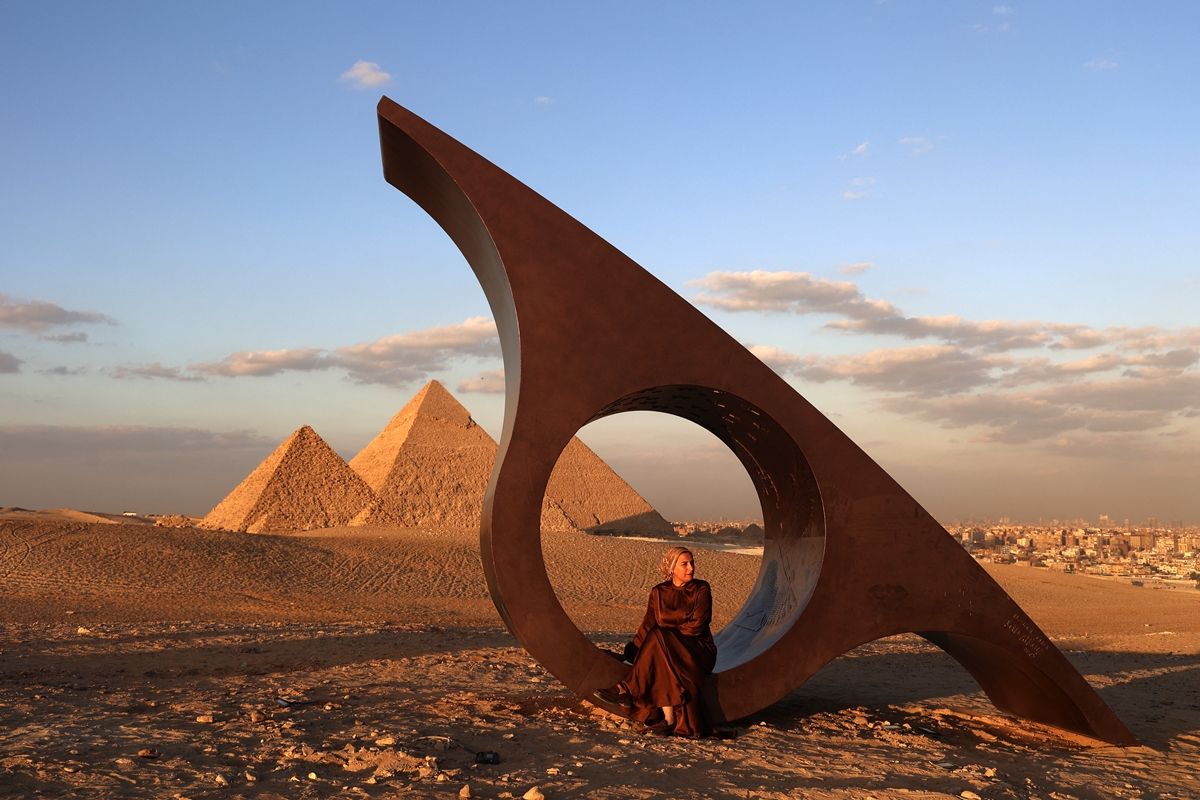 Οι Πυραμίδες ως Καμβάς: Η