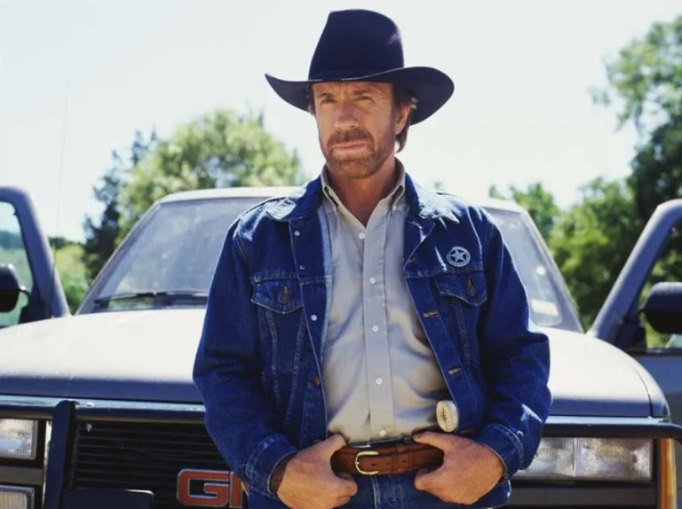 Πέθανε ο Τσακ Νόρις  Aντίο στον εμβληματικό αστέρα των πολεμικών τεχνών