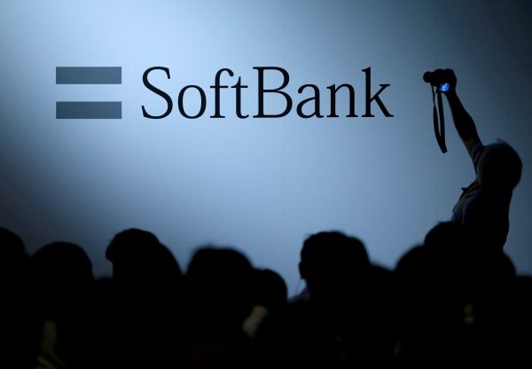 SoftBank: Εξαγοράζει τον κλάδο