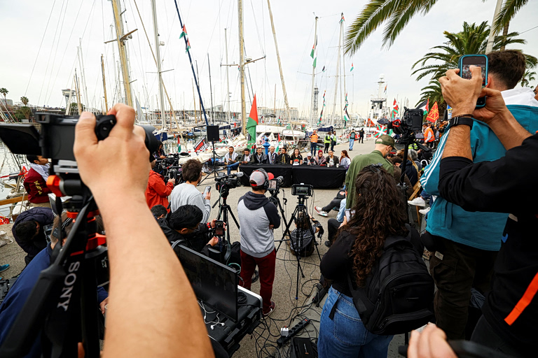 Σαράντα πλοία με