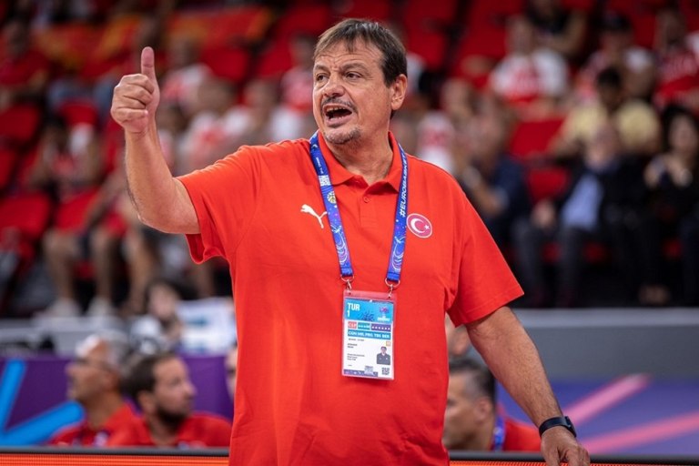 Αταμάν: Δεν ύψωσα τις