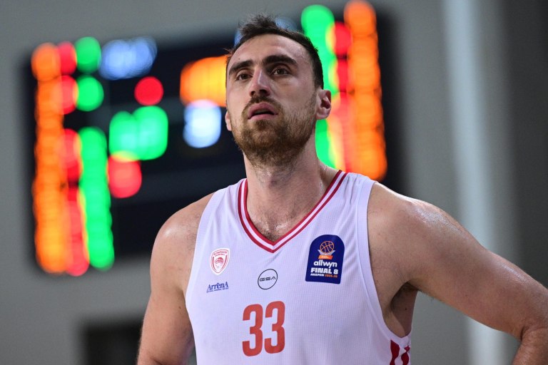 Ολυμπιακός: Επέστρεψε στις προπονήσεις ο Μιλουτίνοφ  Ατομικό για Βεζένκοφ