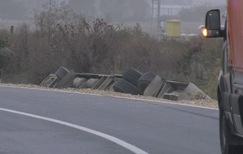 Σερβία: Τρεις νεκροί και δεκάδες τραυματίες από ανατροπή λεωφορείου