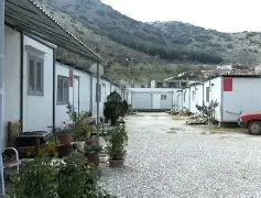 Ε. Λιακούλη: 5 χρόνια σαν σήμερα, όχι μόνο σπίτια δεν τους έφτιαξαν, αλλά τους στέλνουν και στον Εισαγγελέα