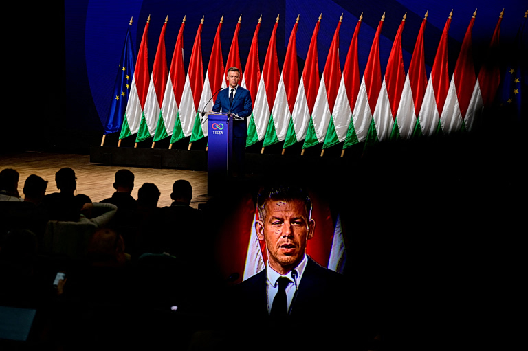 Ουγγαρία: Ο νέος πρωθυπουργός δεσμεύεται να αναστείλει τη λειτουργία των κρατικών ΜΜΕ