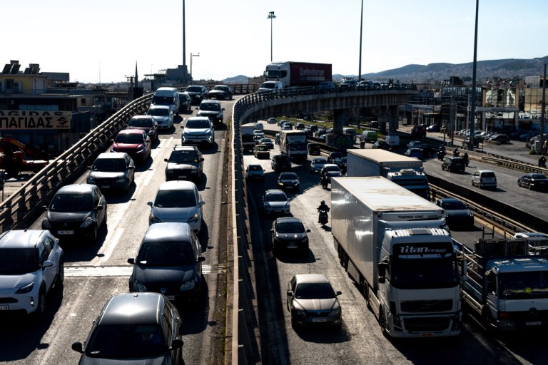 Κίνηση: Χαμηλές ταχύτητες στον Κηφισό  Πού αλλού υπάρχουν προβλήματα