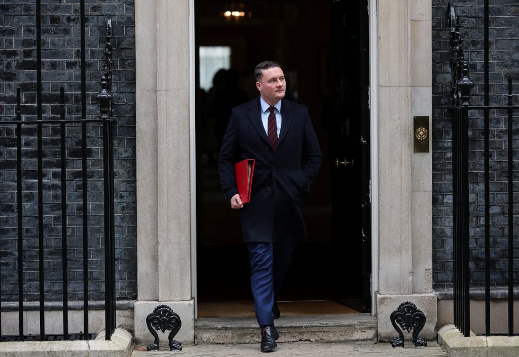 Βρετανία: Άνευ προηγουμένου  η επιδημία μηνιγγίτιδας που σκότωσε δύο ανθρώπους στην Αγγλία, λέει ο υπουργός Υγείας