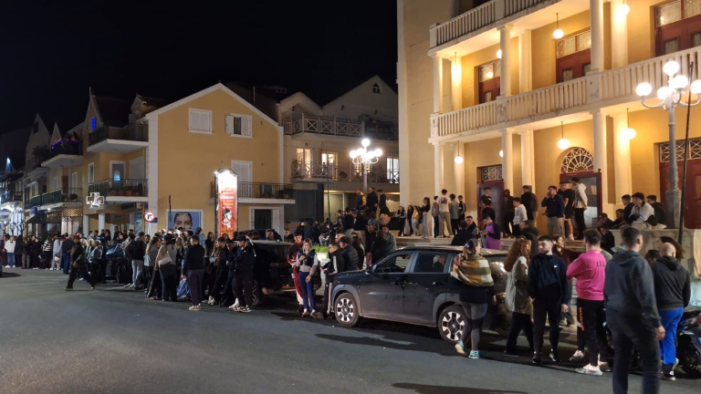 Κεφαλονιά: Πλήθος κόσμου