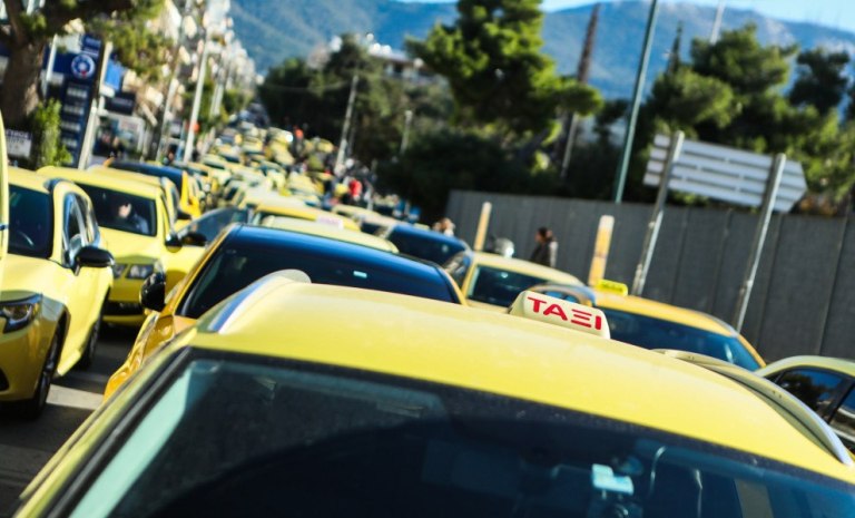 Για τρίτη ημέρα στους δρόμους οι οδηγοί ταξί στην Αττική  Επέστρεψαν μέχρι νεοτέρας στην περιφέρεια