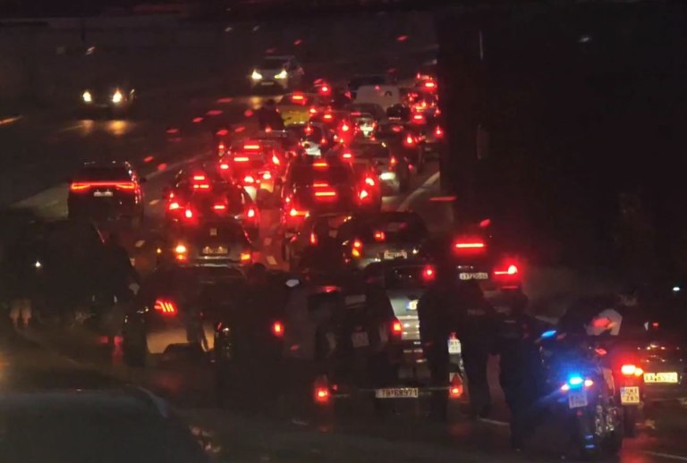 Στο κόκκινο η Κηφισίας λόγω τροχαίου  Μεγάλες καθυστερήσεις σε Κατεχάκη, Βασ. Σοφίας και Κηφισό