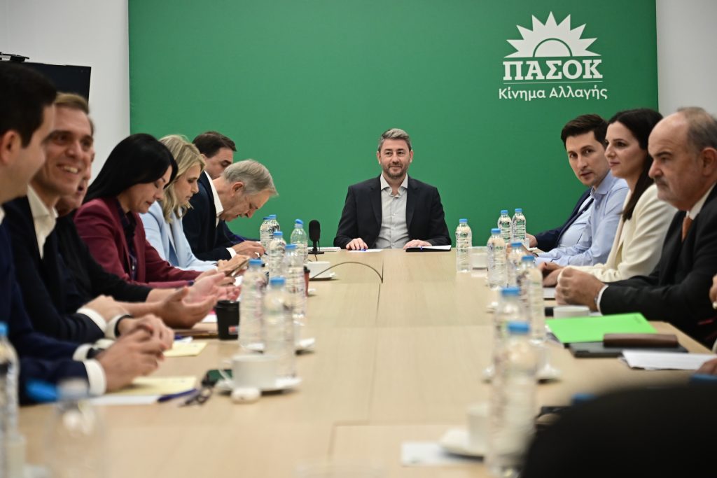 ΠΑΣΟΚ: Γραμμές άμυνας με