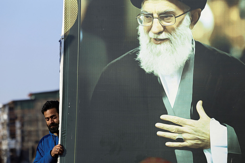 BBC: Τι φέρνει το τέλος της ηγεμονίας του Χαμενεΐ  Η στιγμή για την οποία το Ιράν προετοιμαζόταν εδώ και καιρό