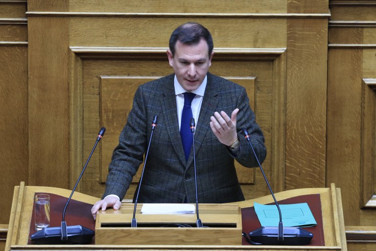 Παν. Δουδωνής: 7.886.000 ευρώ σε απευθείας αναθέσεις και ψευδείς διαγωνισμούς για ενημέρωση των αποδήμων