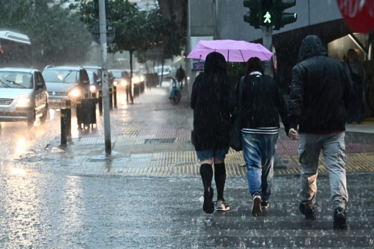 Καιρός: Έρχονται βροχές, πτώση θερμοκρασίας και βοριάδες  Πότε αλλάζει το σκηνικό