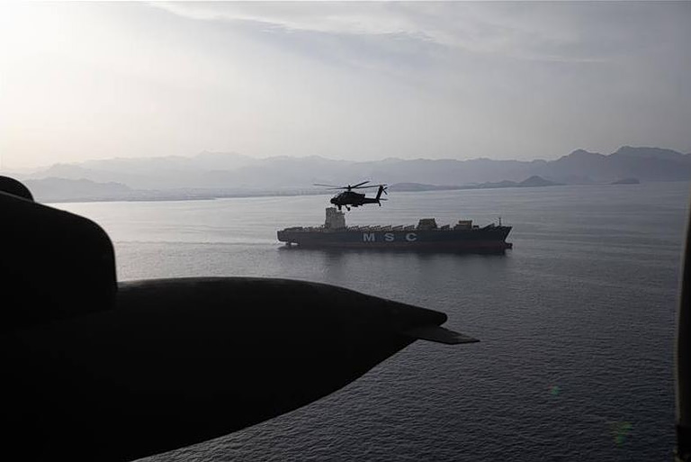 Αντίποινα για το αμερικανικό ρεσάλτο σε ιρανικό πλοίο υπόσχεται το Ιράν  Από μία κλωστή κρέμεται η εκεχειρία