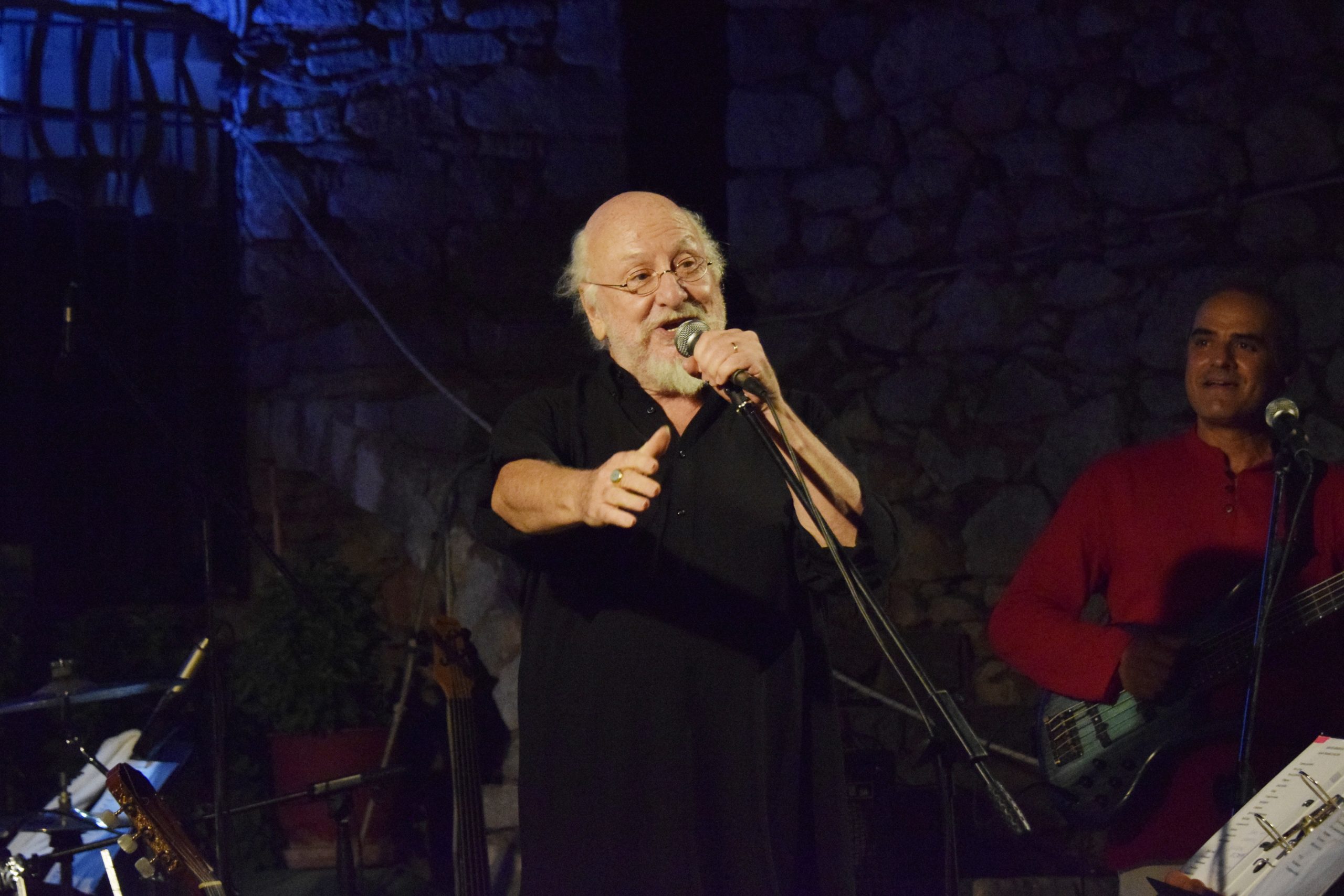 Η βραχνή φωνή του θα μας