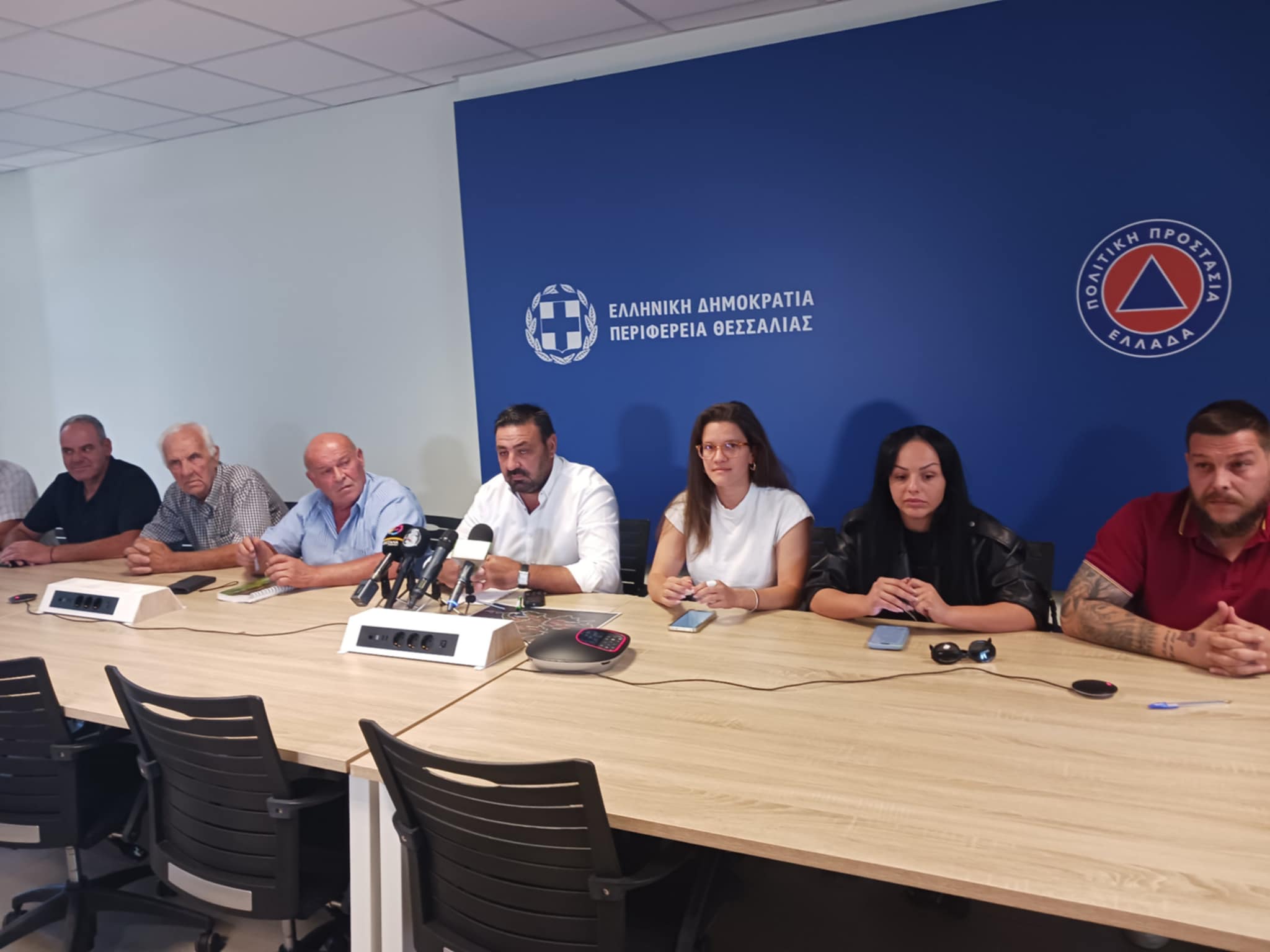 Εντείνουν τις πιέσεις για