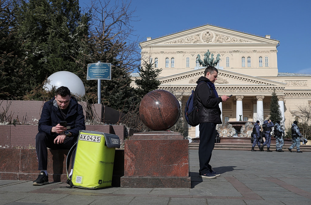 Εκτός δικτύου η Μόσχα  Μετρητά, χάρτες και σιωπηλά κινητά
