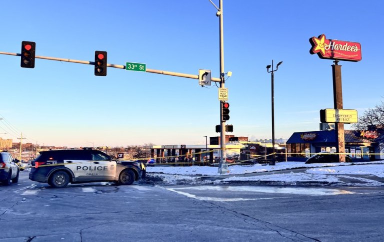 Τουλάχιστον τρεις