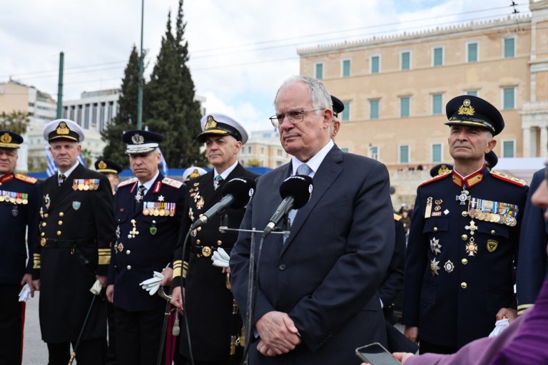 Το διπλό λάθος Τασούλα μετά την παρέλαση  Να το πω από την αρχή; και το 1981