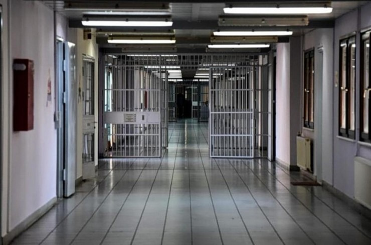 Άδειες κρατουμένων με «βραχιολάκι» σε όλη τη χώρα –  Από 18/5 η καθολική λειτουργία της ηλεκτρονικής επιτήρησης