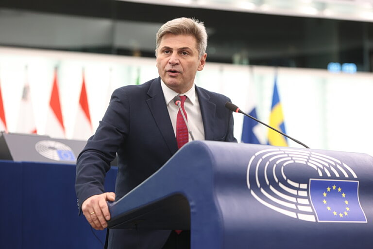Φαραντούρης: Παρέμβαση στην Κομισιόν για τον κίνδυνο απώλειας ευρωπαϊκών κονδυλίων με ευθύνη της κυβέρνησης
