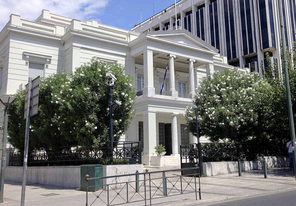 ΥΠΕΞ για τα επεισόδια στην Αλβανία: Να προστατευθούν τα δικαιώματα και οι περιουσίες της Ελληνικής Εθνικής Μειονότητας