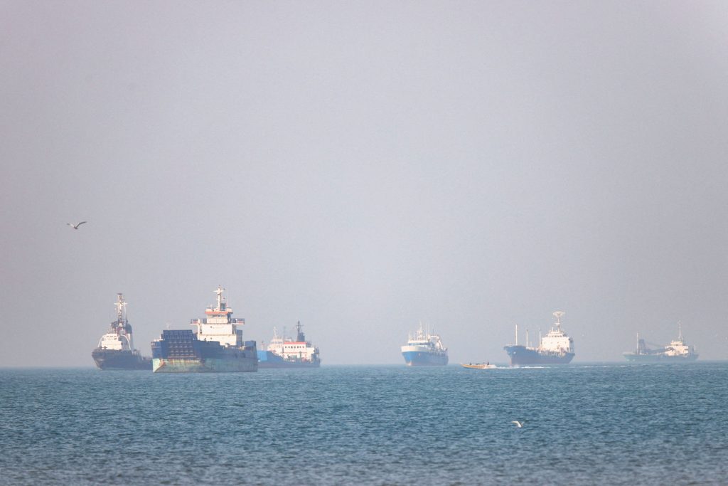 Στενά του Ορμούζ: Έκρηξη και πυρκαγιά σε φορτηγό πλοίο της Νότιας Κορέας
