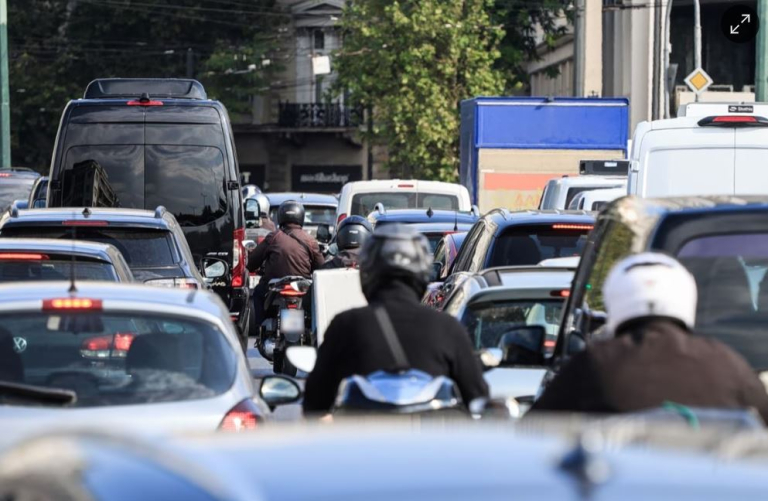 Κίνηση: Στο «κόκκινο» Κηφισός και Λεωφόρος Αθηνών – Μεγάλες καθυστερήσεις στην Αττική Οδό
