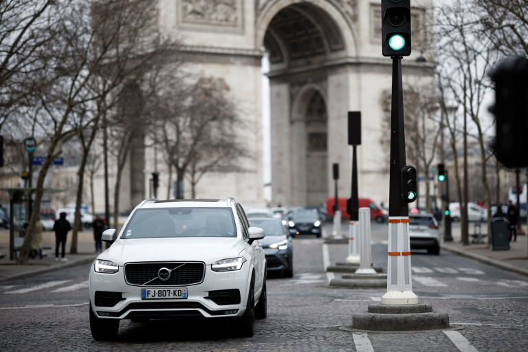 Πώς τα SUV «εξαφανίζουν» τις θέσεις στάθμευσης και αυξάνουν τους κινδύνους στους δρόμους της Ευρώπης