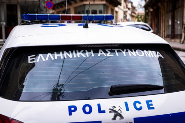 Σαλαμίνα: ΕΔΕ για τον αστυνομικό που παρέσυρε 12χρονη με περιπολικό