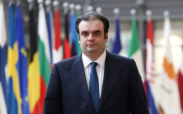 Κ. Πιερρακάκης στο Bloomberg: Η ΕΕ επιδιώκει συνομιλίες με τις ΗΠΑ για τους δασμούς αλλά είναι έτοιμη να απαντήσει