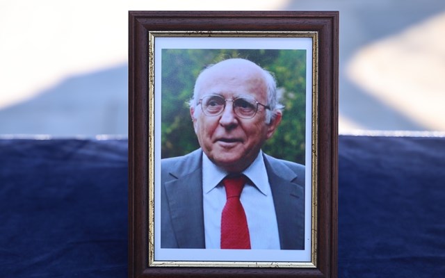 Στο κοιμητήριο Παπάγου το τελευταίο αντίο στον Γιώργο Σουφλιά - Στην κηδεία K. Μητσοτάκης, Κ. Καραμανλής και πλήθος πολιτικού κόσμου