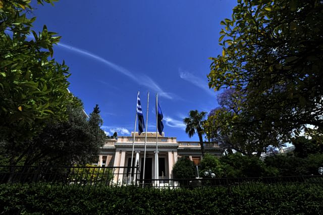 «Επιχείρηση συγκάλυψη» από την κυβέρνηση για ΟΠΕΚΕΠΕ και υποκλοπές – Σφυροκόπημα από την αντιπολίτευση