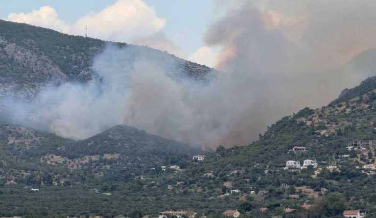 Λουτράκι: Εναέρια μέσα στη μάχη για την κατάσβεση της φωτιάς – Τι λέει ο δήμαρχος Γ. Γκιώνης στο in