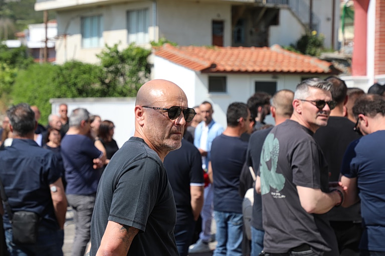 Σε κλίμα οδύνης η κηδεία του Παρασκευά Άντζα (pics)