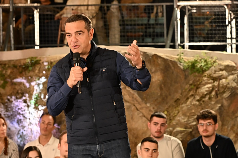 Κόμμα Τσίπρα: Με συνταγή Μαμντάνι – Πόρτα πόρτα περιοδείες μετά την ιδρυτική διακήρυξη