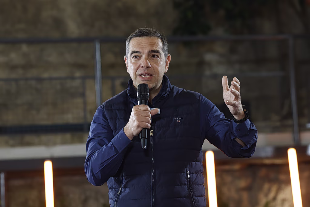 «Πυξίδα» το όνομα – φαβορί για το νέο κόμμα Τσίπρα; Τι απάντησαν νέοι σε γκάλοπ του πρώην πρωθυπουργού