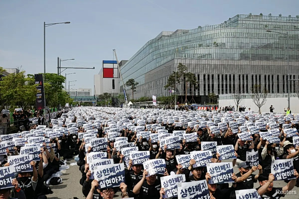 Samsung Electronics: Οι εργαζόμενοι διεκδικούν μερίδιο από τα ραγδαία αυξανόμενα κέρδη στον τομέα της ΑΙ