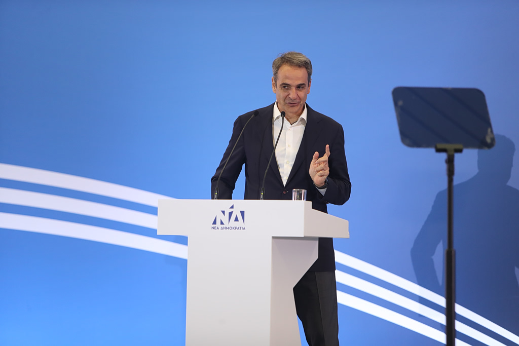 Mητσοτάκης: «Ήρεμα νερά στο χρώμα της σημαίας μας» – Τι είπε για F-35, φράχτη και μεταναστευτικό