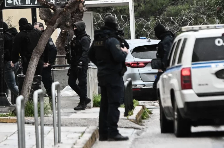 Σε ποιες άλλες υποθέσεις εμπλέκονται οι τρεις συλληφθέντες για τη δολοφονία Μοσχούρη – Η ανακοίνωση της ΕΛ.ΑΣ.